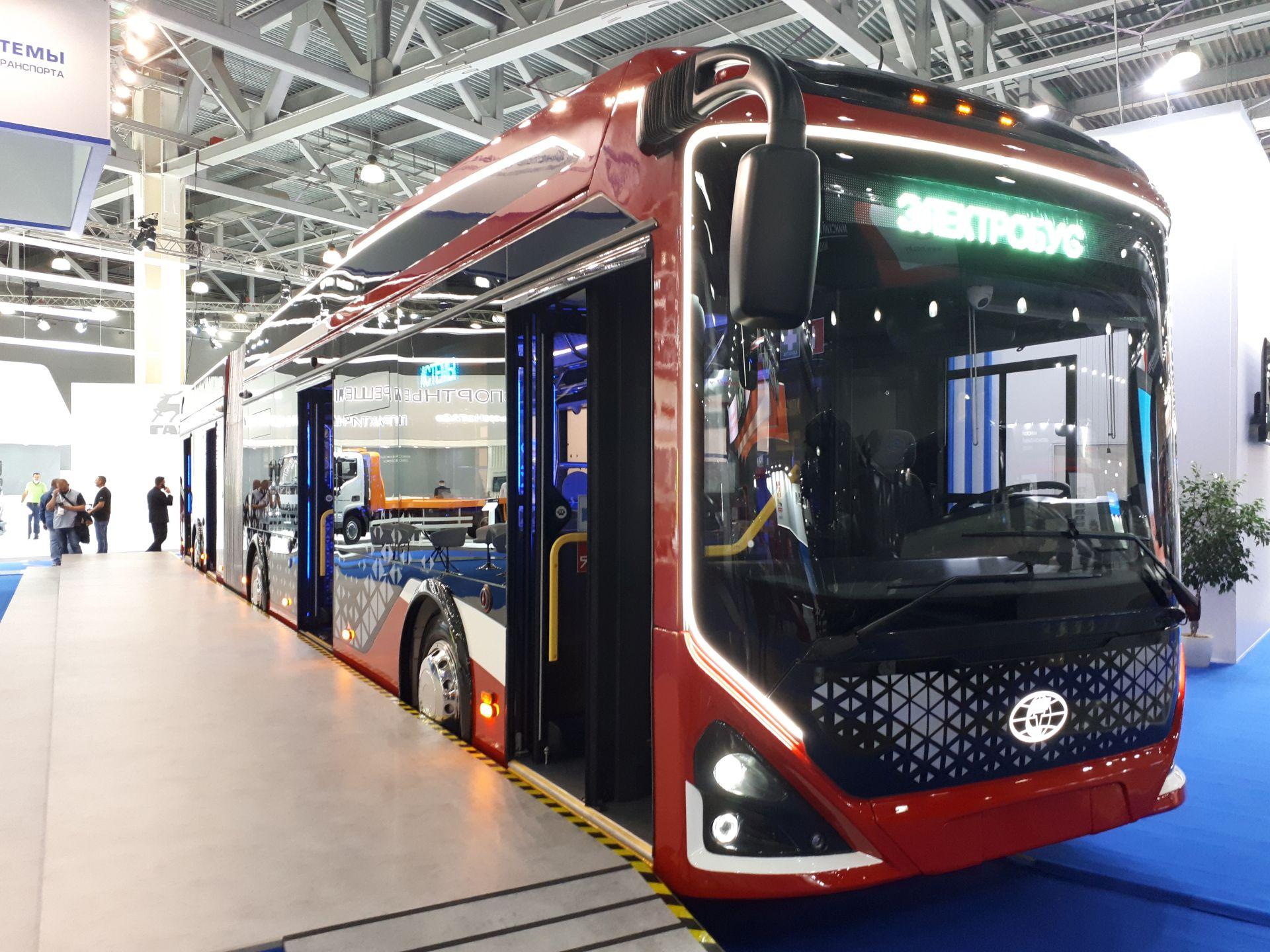 «ПК Транспортные системы» представили уникальный в России сочлененный электробус с ночной зарядкой