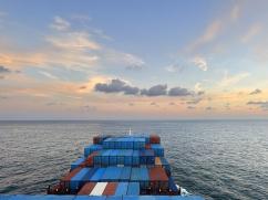 FESCO увеличила вместимость контейнерной линии меж...