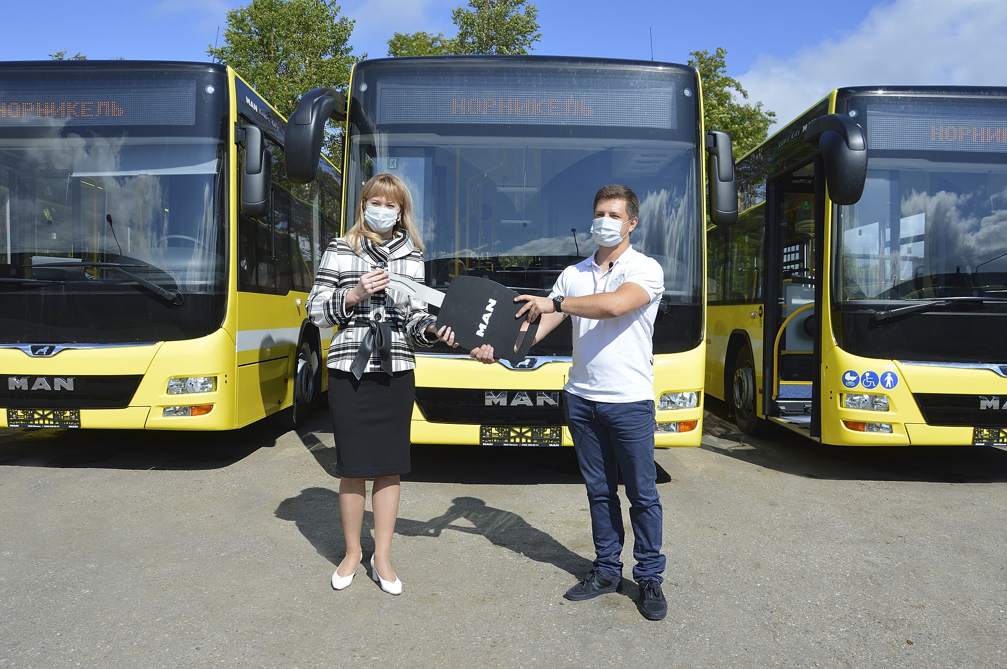 11 ярких автобусов MAN Lion’s City торжественно переданы дочернему предприятию АО «Кольская ГМК» в Мончегорске - ООО «Колабыт»